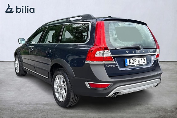 Volvo XC70 2 of 22
