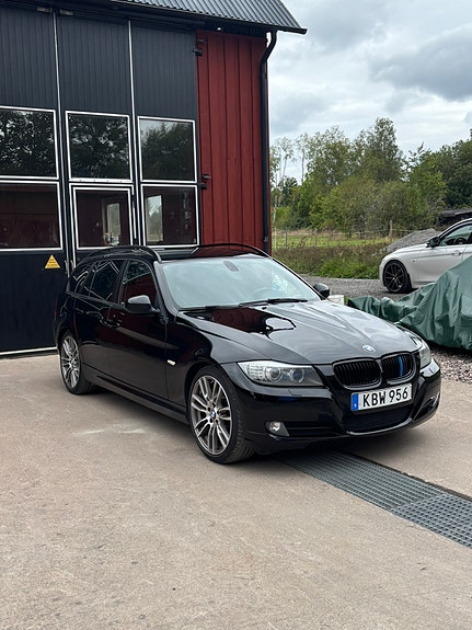 BMW 320d 2 of 8