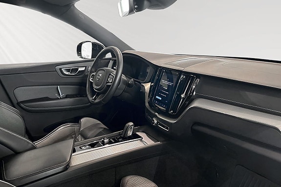 Volvo XC60 10 of 30