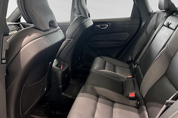 Volvo XC60 8 of 30