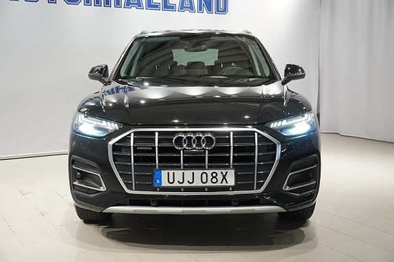 Audi Q5 2 of 21