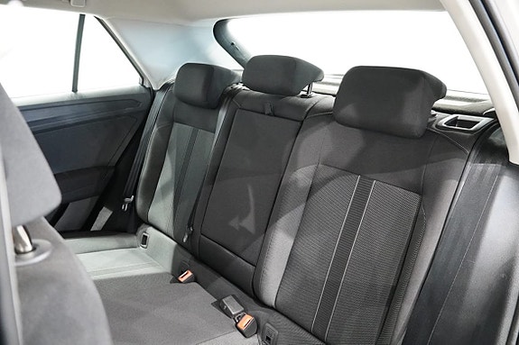 Volkswagen T-Roc 10 of 18