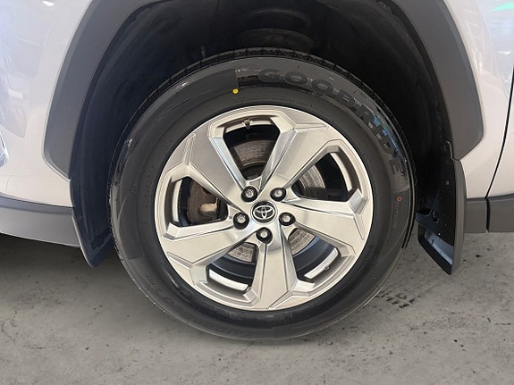 Toyota RAV4 6 of 15