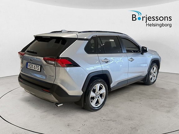 Toyota RAV4 3 of 16