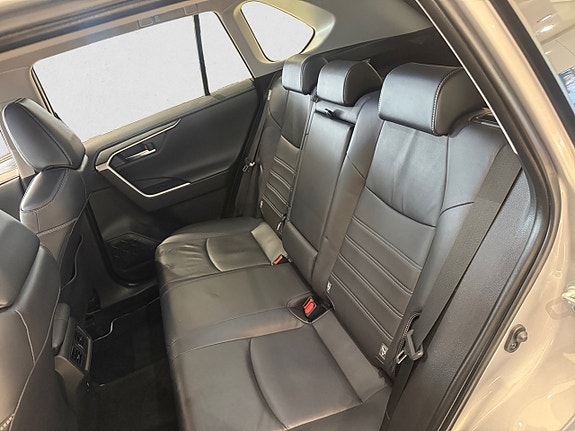 Toyota RAV4 13 of 16