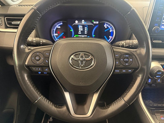 Toyota RAV4 10 of 16