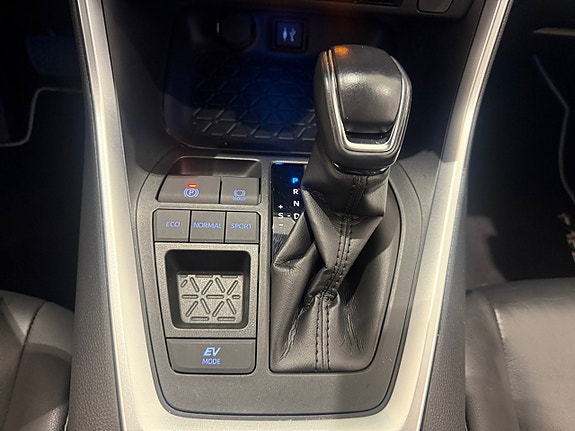 Toyota RAV4 12 of 16