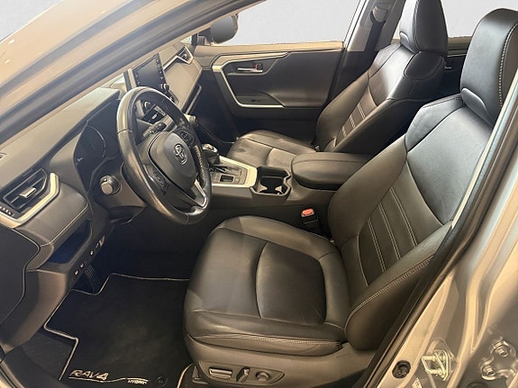 Toyota RAV4 7 of 15