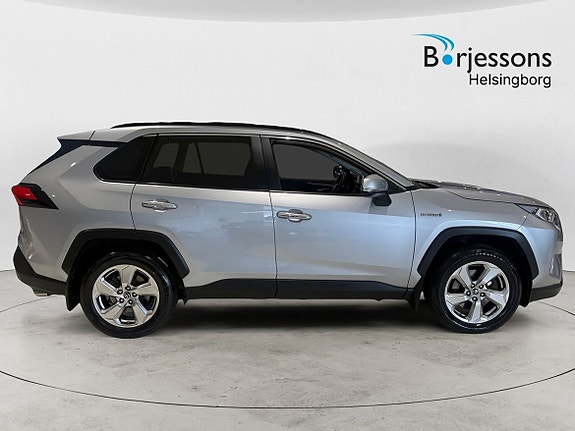 Toyota RAV4 2 of 15