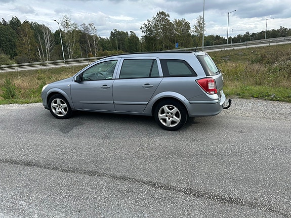 Opel Astra 2 of 5