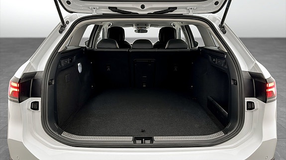 Volkswagen Passat 12 of 19