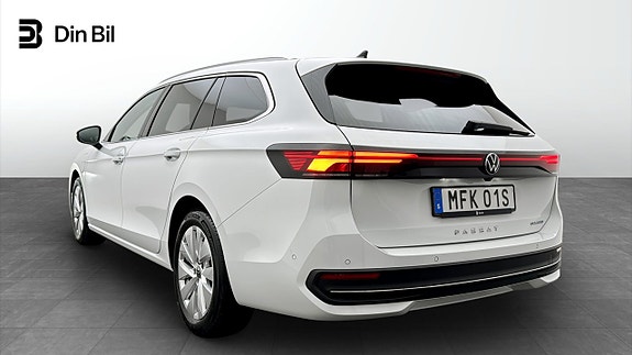 Volkswagen Passat 3 of 19