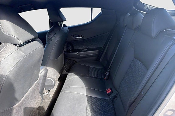 Toyota C-HR 8 of 12