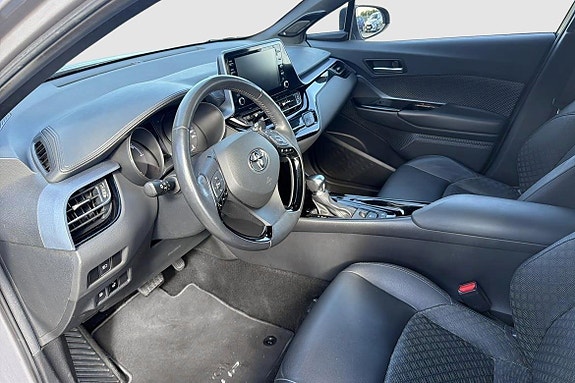 Toyota C-HR 7 of 12