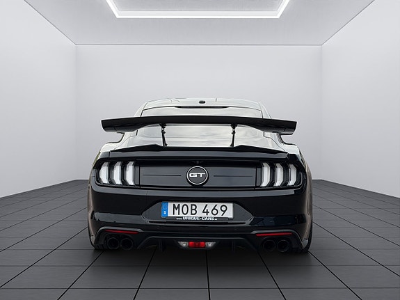 Ford Mustang 4 of 26