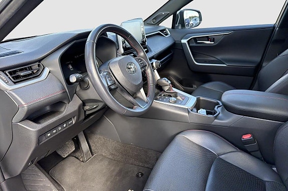 Toyota RAV4 Plug-in Hybrid 7 of 13