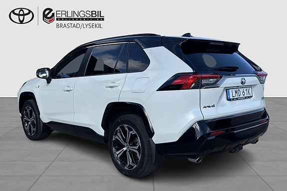 Toyota RAV4 Plug-in Hybrid 2 of 13