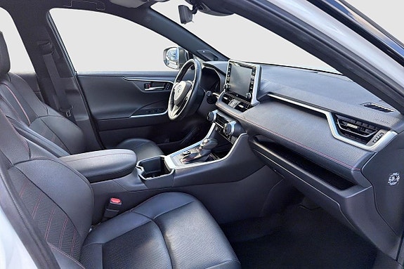 Toyota RAV4 Plug-in Hybrid 6 of 13