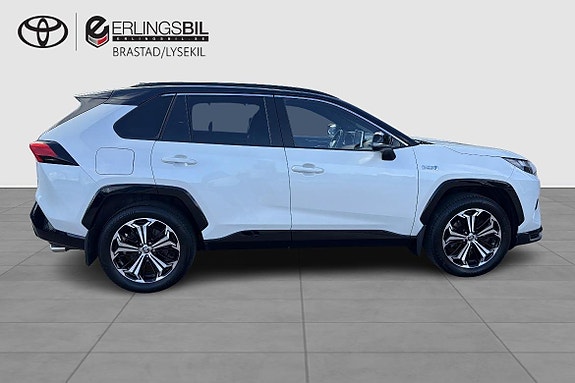 Toyota RAV4 Plug-in Hybrid 12 of 13