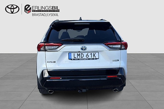 Toyota RAV4 Plug-in Hybrid 4 of 13