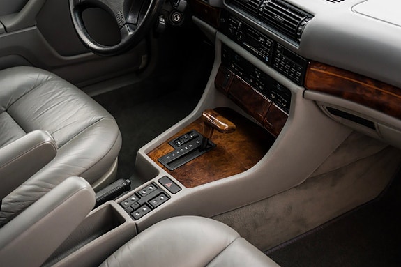 BMW 740i 25 of 29
