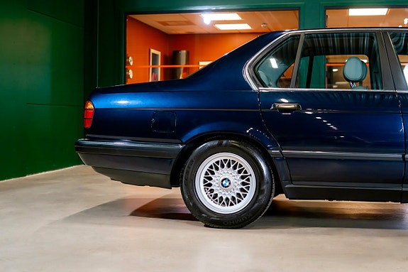 BMW 740i 9 of 29