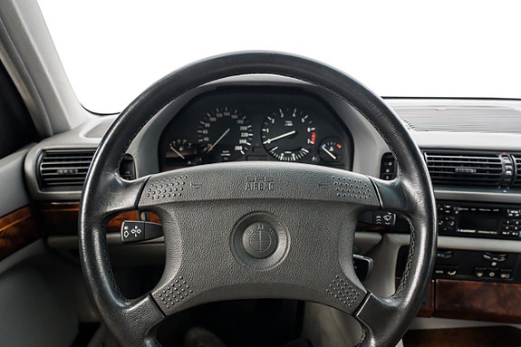 BMW 740i 15 of 29