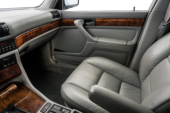 BMW 740i 19 of 29