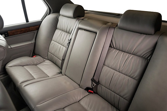 BMW 740i 29 of 29