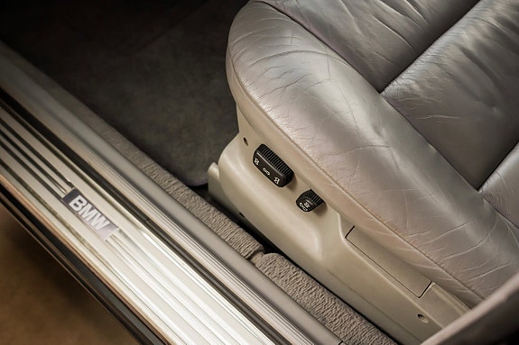 BMW 740i 14 of 29