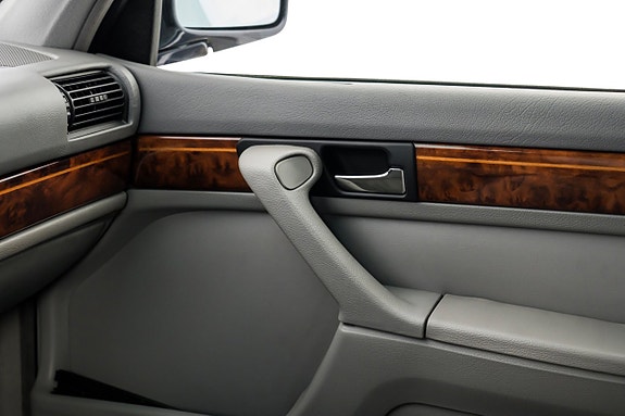 BMW 740i 20 of 29