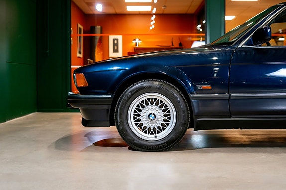 BMW 740i 8 of 29