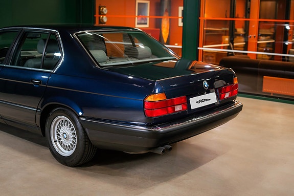 BMW 740i 5 of 29
