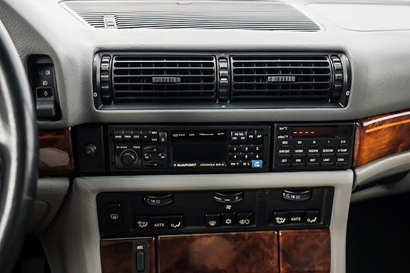 BMW 740i 18 of 29
