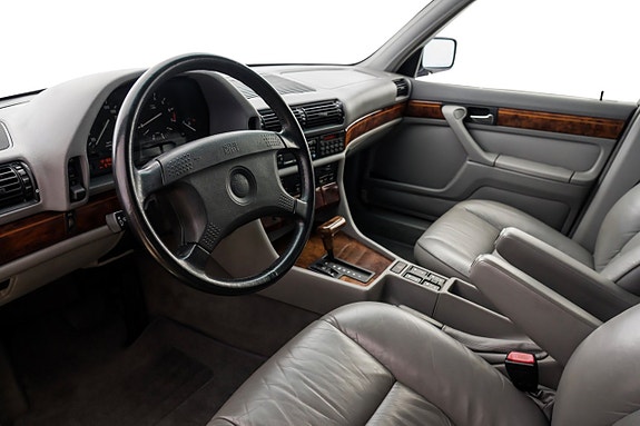 BMW 740i 12 of 29