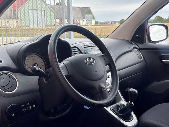 Hyundai i10 7 of 14