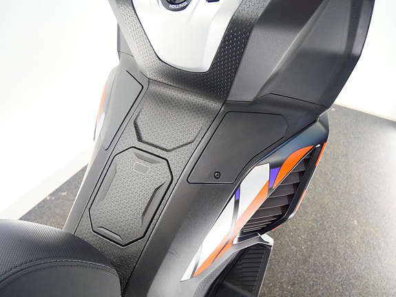 Aprilia SR GT 400 Rally Replica 5 of 10