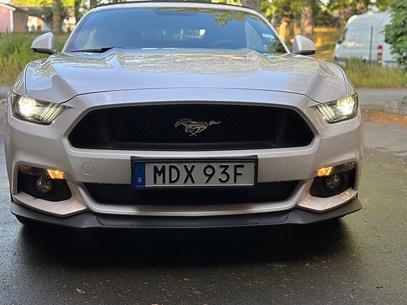 Ford Mustang 4 of 6