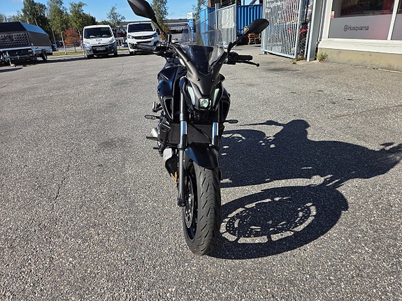 Yamaha MT-07 2 of 5