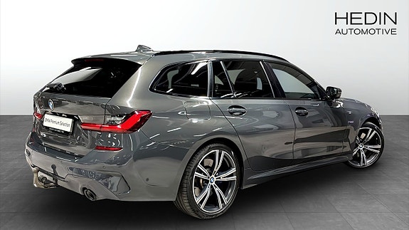 BMW 330xd 2 of 10