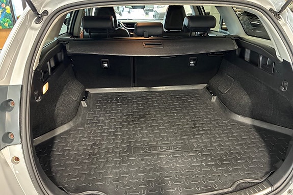 Toyota Auris 8 of 11