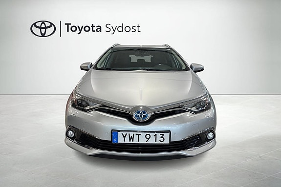 Toyota Auris 5 of 11