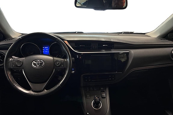 Toyota Auris 7 of 11