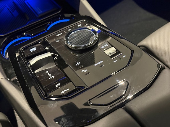 BMW i5 15 of 18