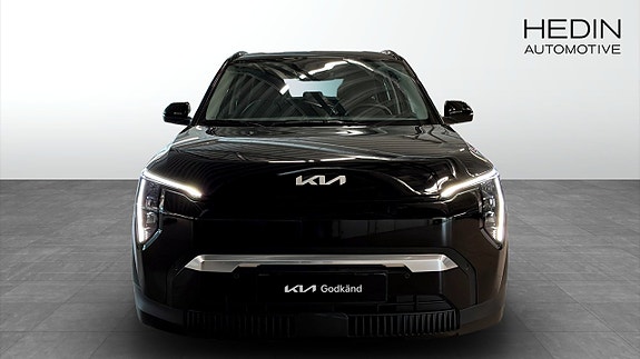 Kia EV3 2 of 12