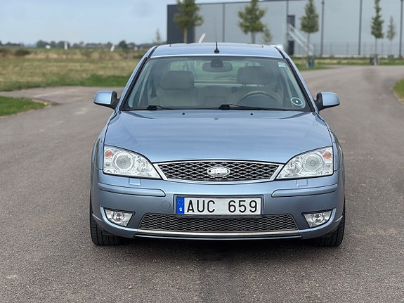 Ford Mondeo 2 of 15