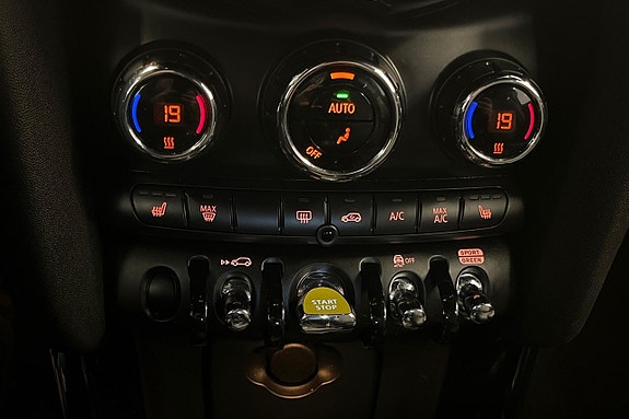 MINI Cooper SE 21 of 27