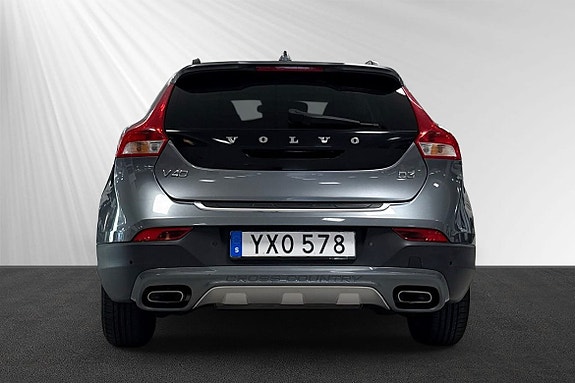 Volvo V40 Cross Country 2 of 7