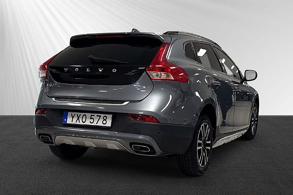 Volvo V40 Cross Country 3 of 7