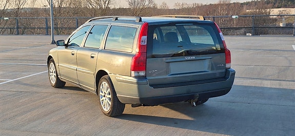 Volvo V70 3 of 3